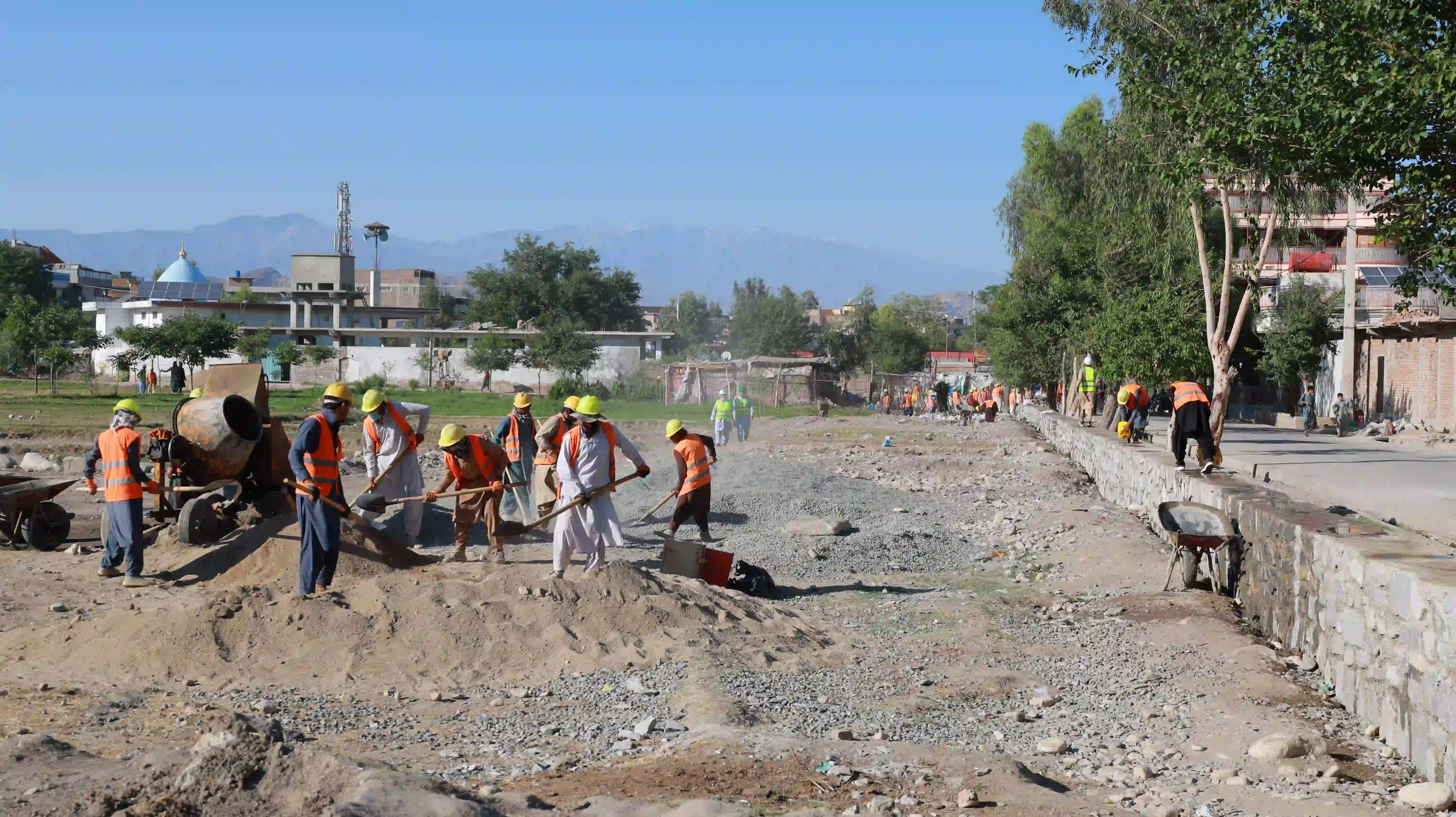 LABORERS WORKING ON THE CONSTRUCTION OF BOUNDARY WALL & LEVELING OF ABDUL HAQ MINA PARK IN GUZAR #4, DISTRICT #5, JALALABAD CITY, NANGARHAR
