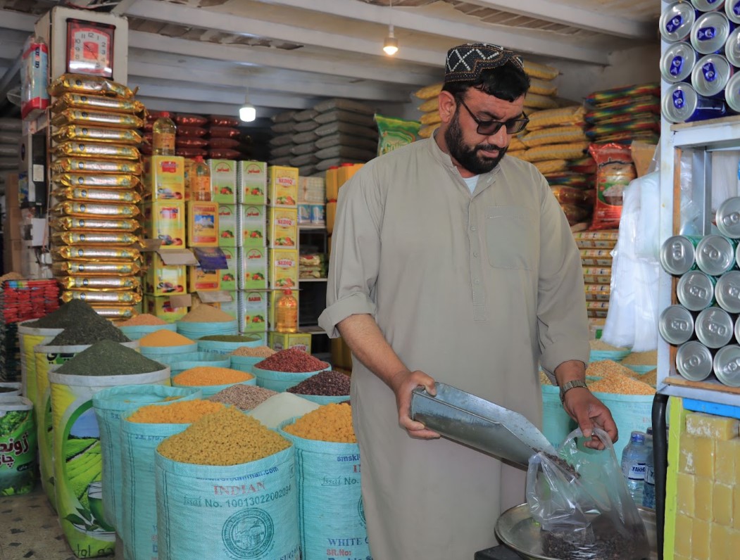 UNDER THE CRL PROJECT’S SOCIAL GRANTS, FOOD IS PROCURED FROM IN-COUNTRY MARKETS, SUPPORTING LOCAL SUPPLIERS AND STRENGTHENING THE PRIVATE SECTOR